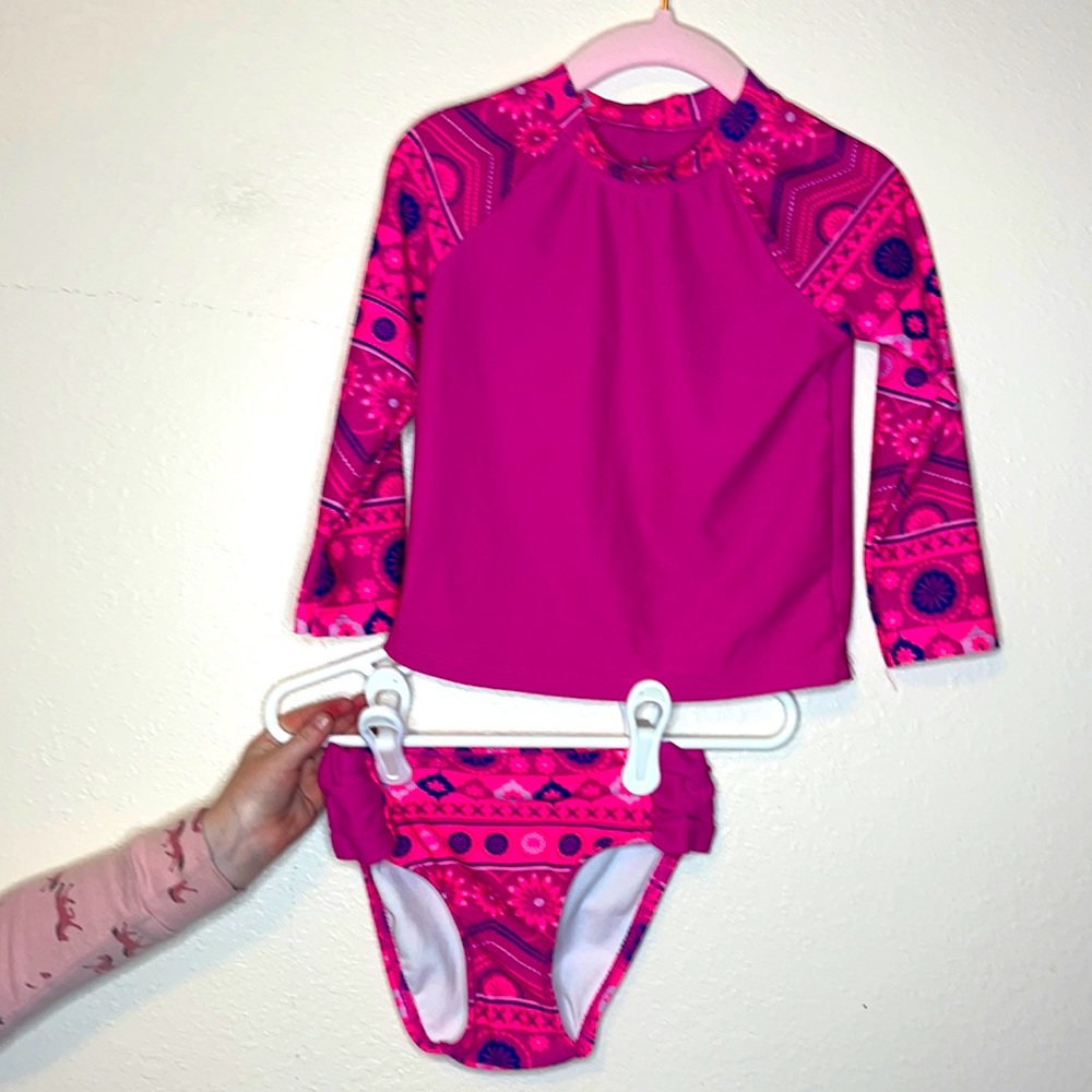 Circo 3T Two Piece Rash Gard Girls Swimsuit.